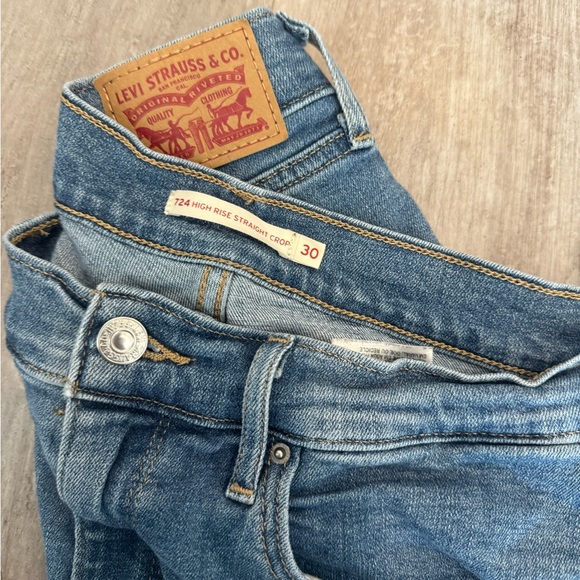 Levi 724 High Rise Straight Crop - Picture 3 of 3